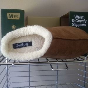 🎄NWB Men's slippers 🎄